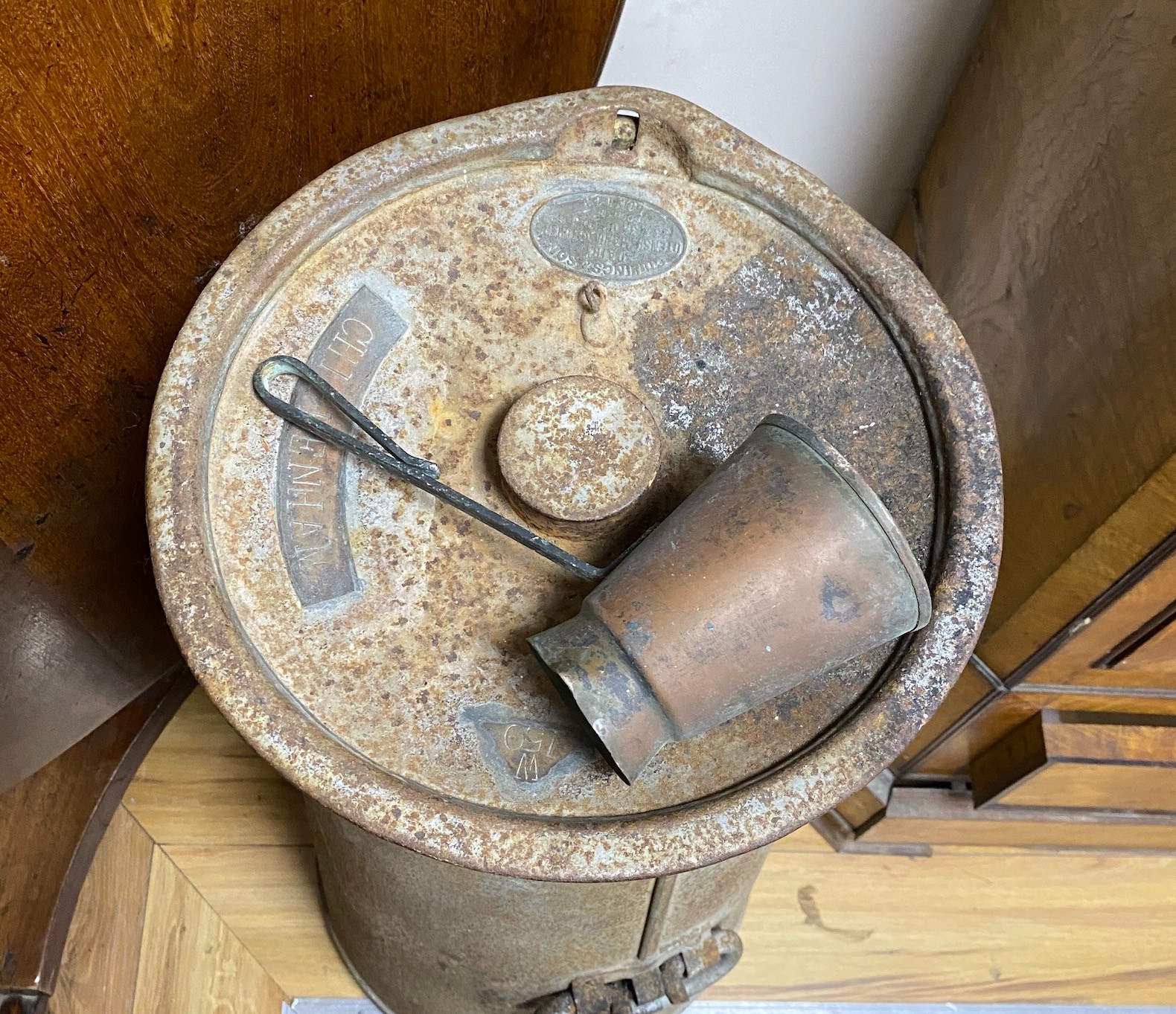A vintage milk churn, height 86cm